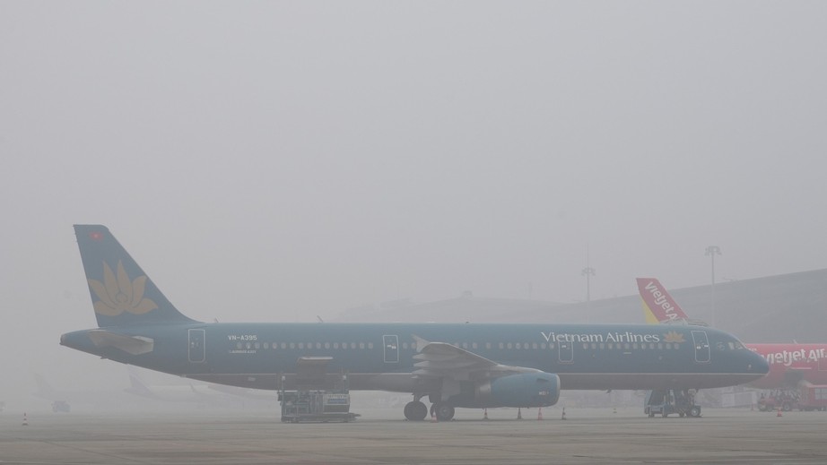 Sương mù dày đặc, gần 100 chuyến bay không thể cất, hạ cánh tại Nội Bài- Ảnh 4.