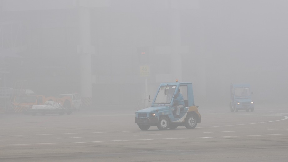 Sương mù dày đặc, gần 100 chuyến bay không thể cất, hạ cánh tại Nội Bài- Ảnh 6.