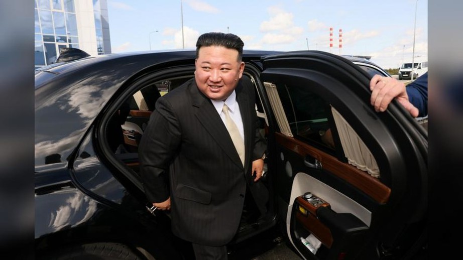 Ông Putin tặng ô tô sang cho ông Kim Jong-un- Ảnh 2.
