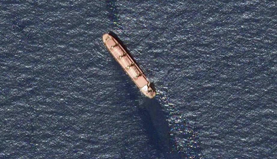 Bị Houthi tấn công trên Biển Đỏ, tàu chở 41.000 tấn hàng có nguy cơ bị chìm- Ảnh 1.