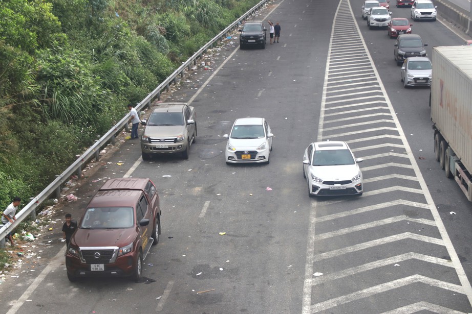 Ô tô nối đuôi nhau, lối ra cao tốc Đà Nẵng – Quảng Ngãi ùn tắc trầm trọng- Ảnh 7.