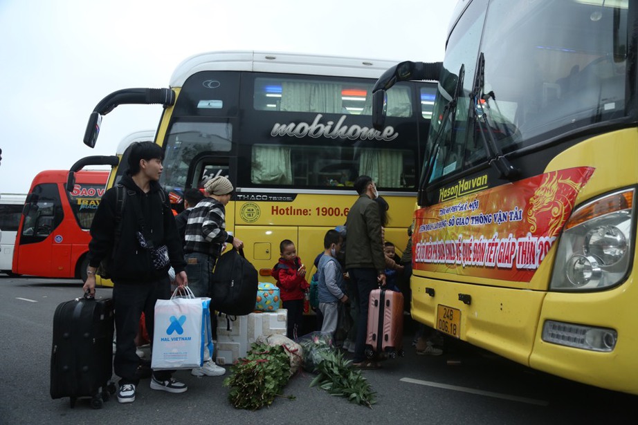 Hà Nội bố trí xe khách miễn phí đưa 1.200 người dân về quê đón Tết- Ảnh 1.