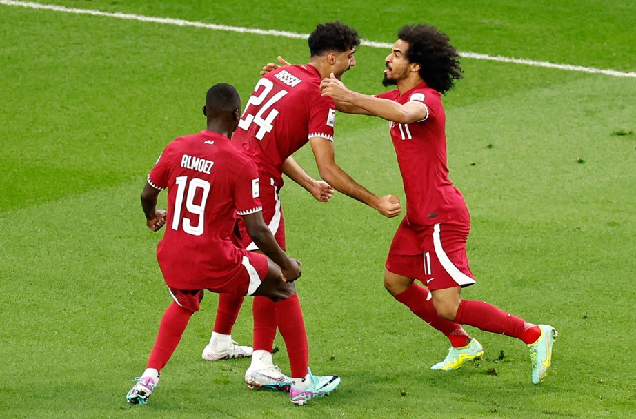 Asian Cup: Thắng nghẹt thở 10 người của Iran, Qatar hẹn Jordan ở chung kết - Ảnh 1.