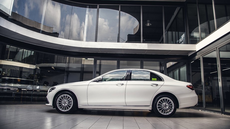 Mercedes-Benz xả kho lô xe đời 2022, mức giảm giá tới 719 triệu đồng- Ảnh 1.