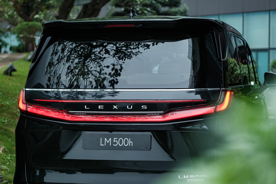 Lexus LM 2024 ra mắt khách hàng Việt, giá từ 7,29 tỷ đồng- Ảnh 2.