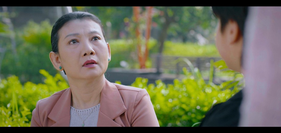 Bà Xinh choáng váng trước gia đình thật sự của con trai.