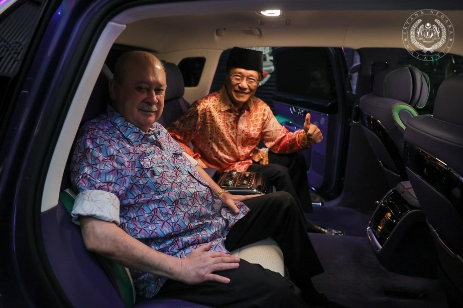 Quốc vương Malaysia trở thành người đầu tiên sở hữu xe sang đắt nhất Trung Quốc- Ảnh 8.