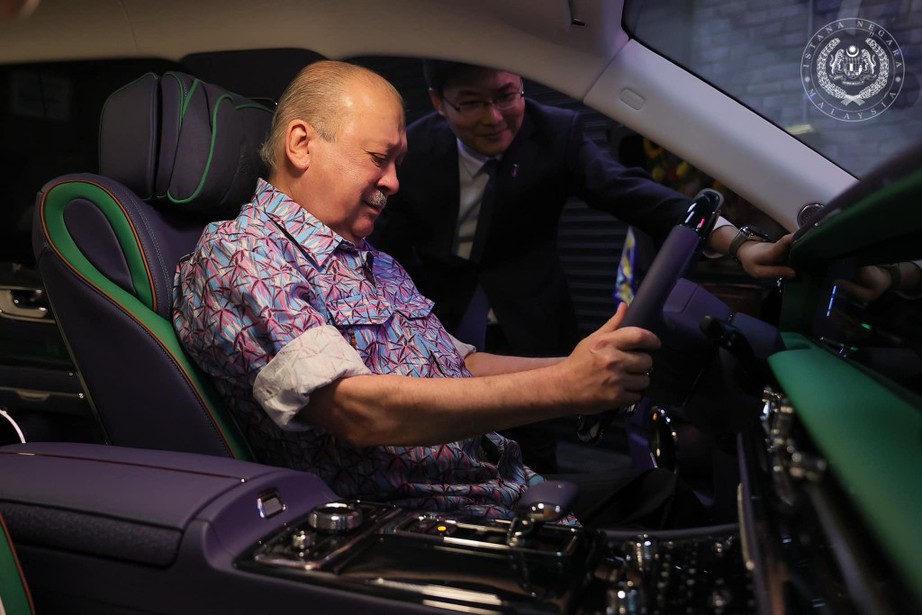 Quốc vương Malaysia trở thành người đầu tiên sở hữu xe sang đắt nhất Trung Quốc- Ảnh 6.