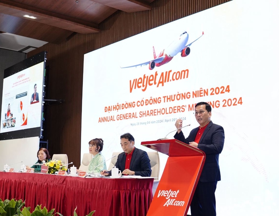 Vietjet lên kế hoạch vận chuyển 27 triệu lượt khách năm 2024, chia cổ tức 25%- Ảnh 1.