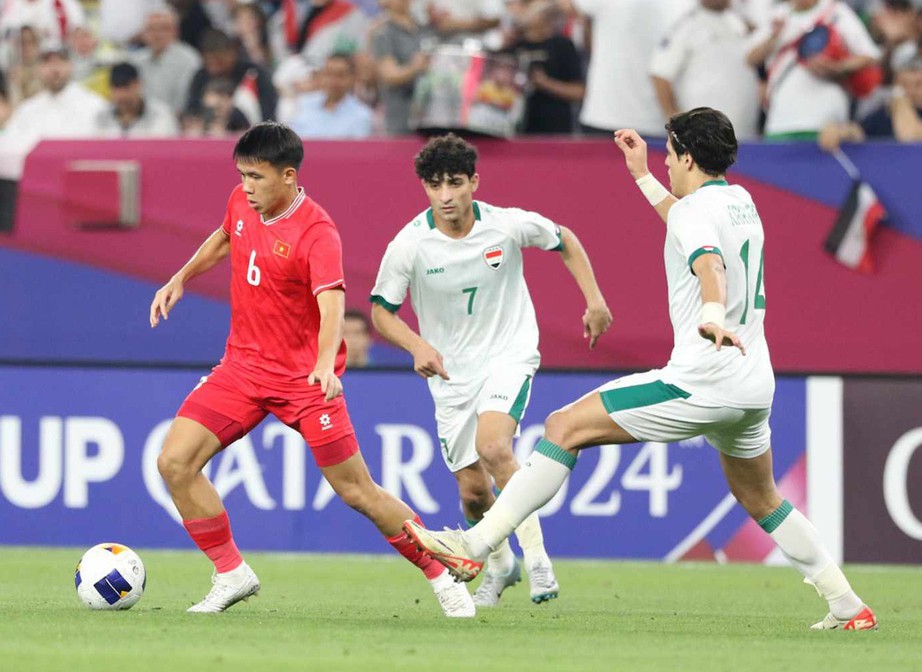 U23 châu Á 2024: Quan Văn Chuẩn mắc sai lầm khó hiểu, U23 Việt Nam thua đau Iraq- Ảnh 1.