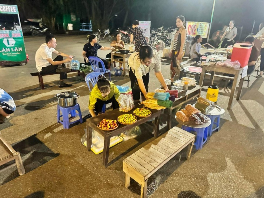 Kỳ thú đêm hội làng cổ Đường Lâm chào mừng 30/4-1/5- Ảnh 8.