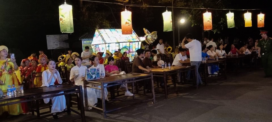 Kỳ thú đêm hội làng cổ Đường Lâm chào mừng 30/4-1/5- Ảnh 4.