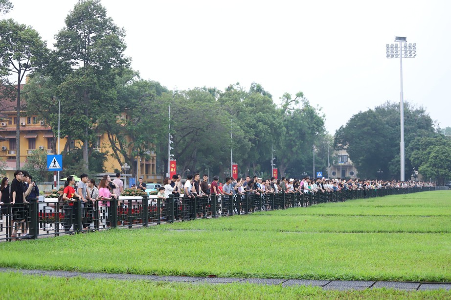 Thiêng liêng lễ thượng cờ mừng Chiến thắng 30/4 trước Lăng Bác- Ảnh 2.