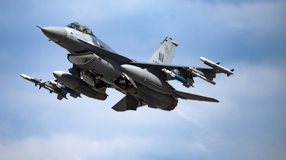 Loạt tiêm kích triệu đô F-16V của Đài Loan bị hư hại vì động đất- Ảnh 1.