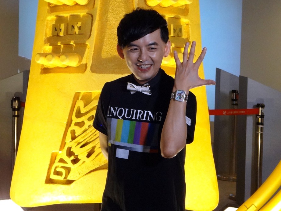 MC nổi tiếng Đài Loan bị lộ mua hàng trăm clip quay lén từ "phòng chat thứ n"- Ảnh 1.
