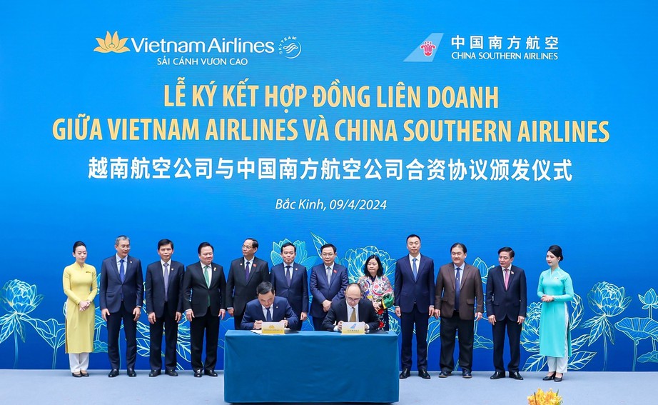 Vietnam Airlines chào mừng chuyến bay thứ 100.000 trên đường bay Việt Nam - Trung Quốc- Ảnh 4.