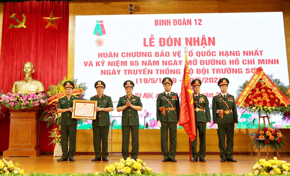 Binh đoàn 12 đón nhận Huân chương Bảo vệ Tổ quốc hạng Nhất- Ảnh 1.