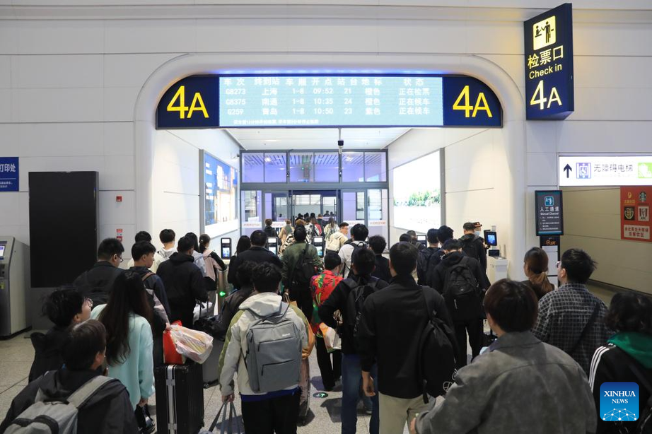 Đường sắt Trung Quốc tất bật xử lý 144 triệu lượt khách dịp nghỉ lễ 1/5 - Ảnh 5.