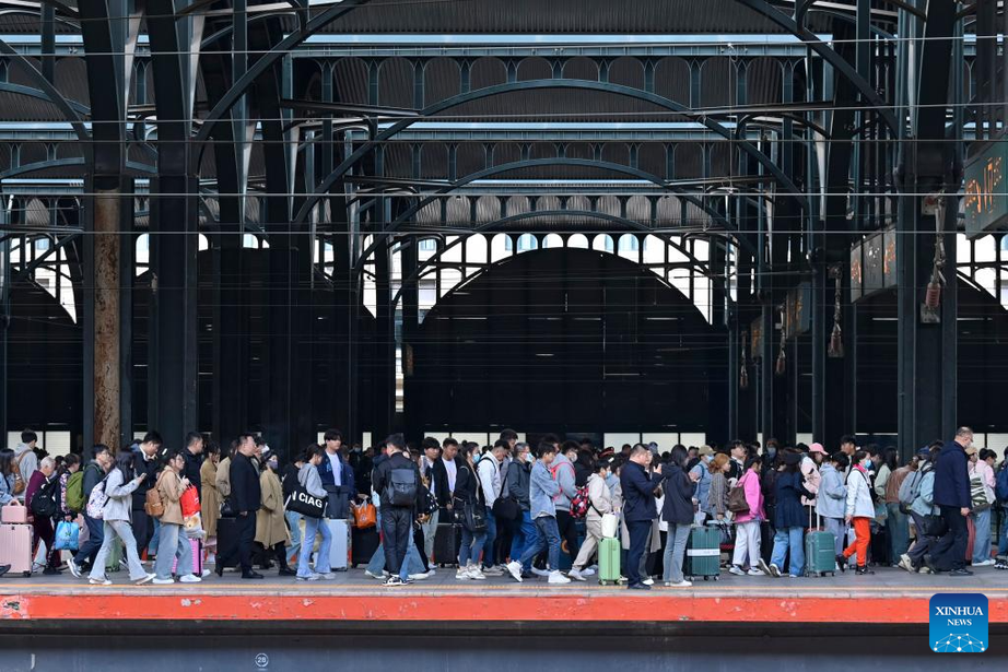 Đường sắt Trung Quốc tất bật xử lý 144 triệu lượt khách dịp nghỉ lễ 1/5 - Ảnh 8.