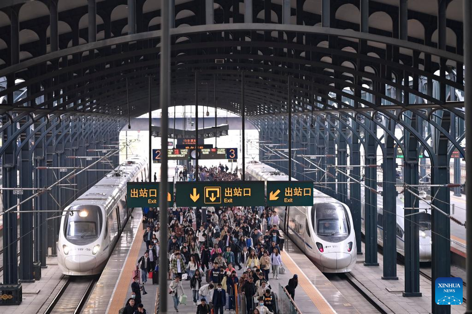 Đường sắt Trung Quốc tất bật xử lý 144 triệu lượt khách dịp nghỉ lễ 1/5 - Ảnh 7.