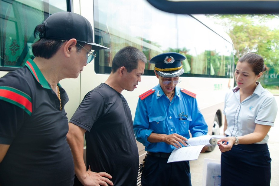 Thanh tra GTVT Hà Nội phạt 37 vi phạm, tước 5 GPLX trong 5 ngày nghỉ lễ- Ảnh 1.