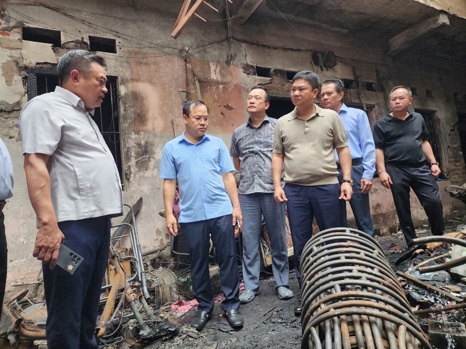 Chủ tịch Hà Nội yêu cầu kiểm tra 100% cơ sở nhà trọ sau vụ cháy khiến 14 người tử vong- Ảnh 1.