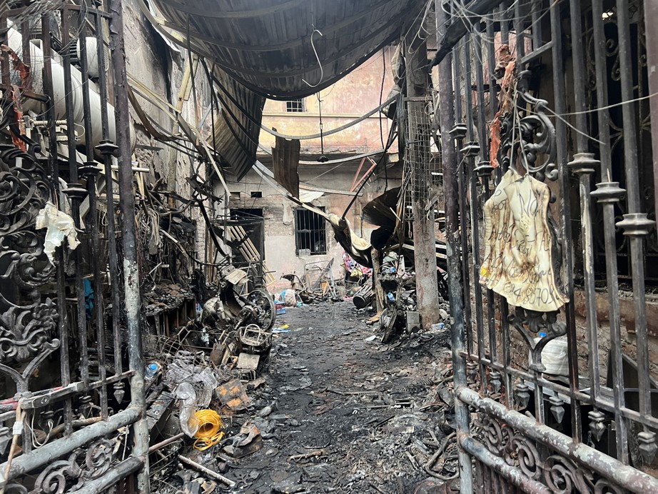 Chủ tịch Hà Nội yêu cầu kiểm tra 100% cơ sở nhà trọ sau vụ cháy khiến 14 người tử vong- Ảnh 2.