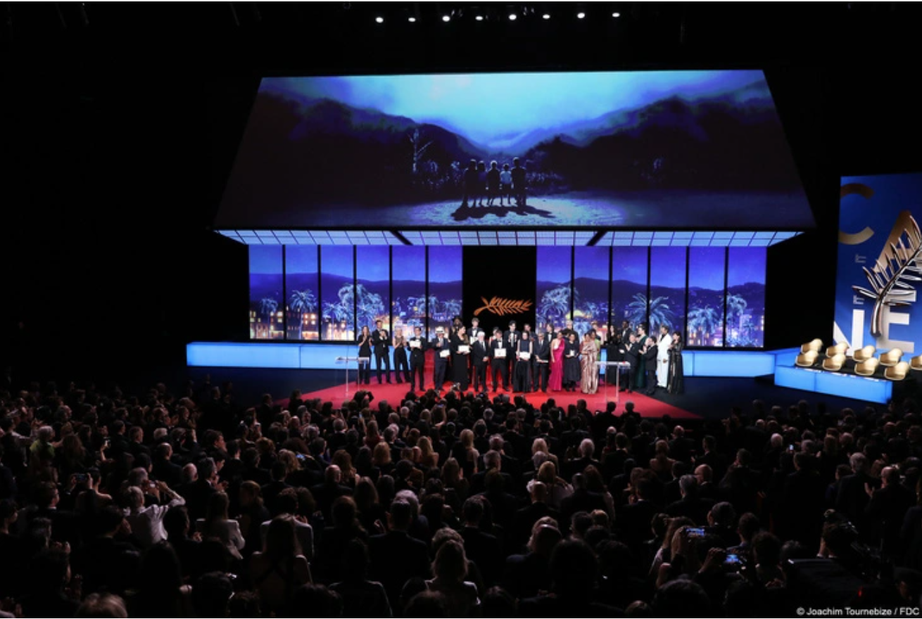 Phim 18+ về vũ công thoát y thắng giải Cành cọ vàng tại LHP Cannes 2024- Ảnh 4.
