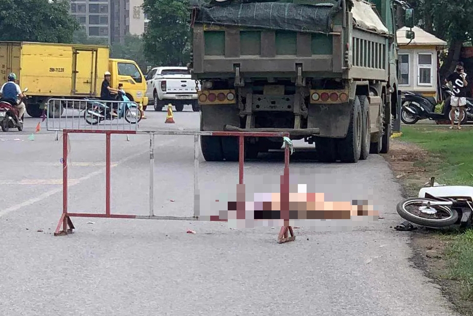Va chạm với ô tô tải, người phụ nữ tử vong trong đường nội bộ khu đô thị ở Hà Nội- Ảnh 1.