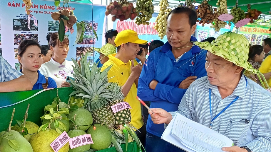 Đông đảo du khách đến dự lễ hội sông nước miệt vườn tại Sóc Trăng- Ảnh 3.