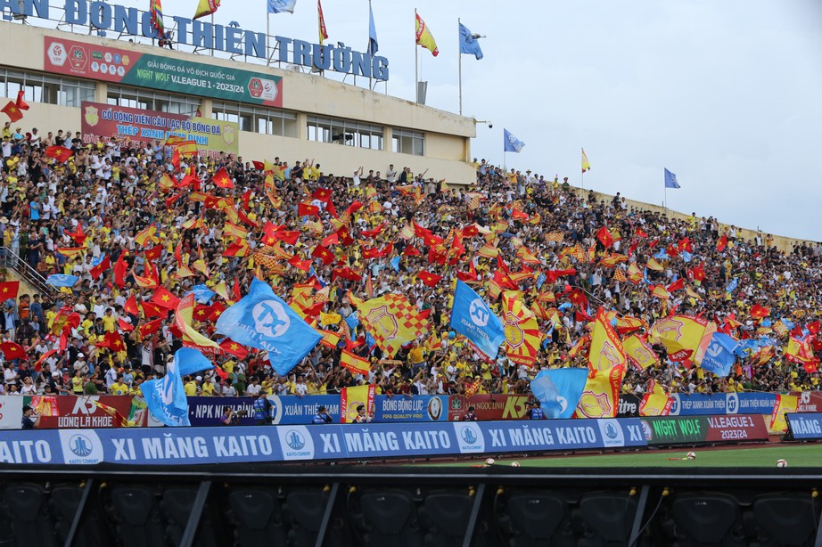 "Chảo lửa" Thiên Trường ken đặc trong ngày Nam Định vô địch V-League- Ảnh 2.