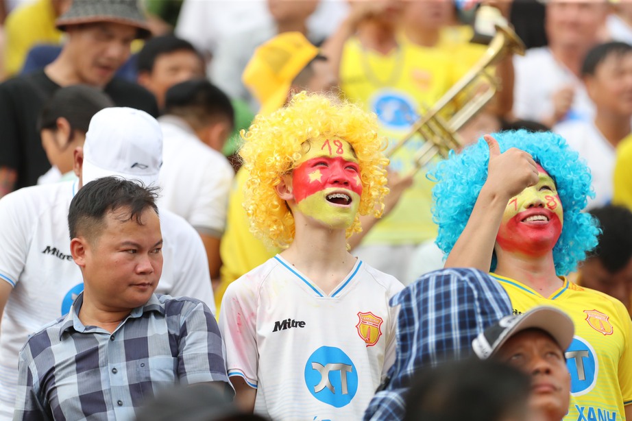 "Chảo lửa" Thiên Trường ken đặc trong ngày Nam Định vô địch V-League- Ảnh 9.