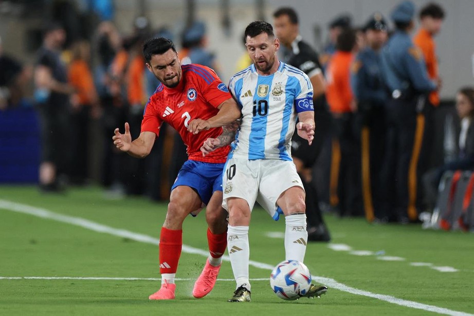 Kết quả Chile vs Argentina: Nhà vô địch thế giới thị uy sức mạnh - Ảnh 1.