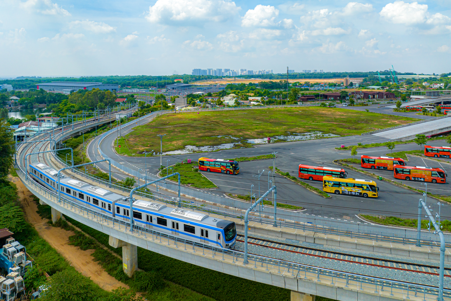 Vì sao TP.HCM đề xuất giữ lại phần ngân sách thu vượt dự toán để làm metro?- Ảnh 1.