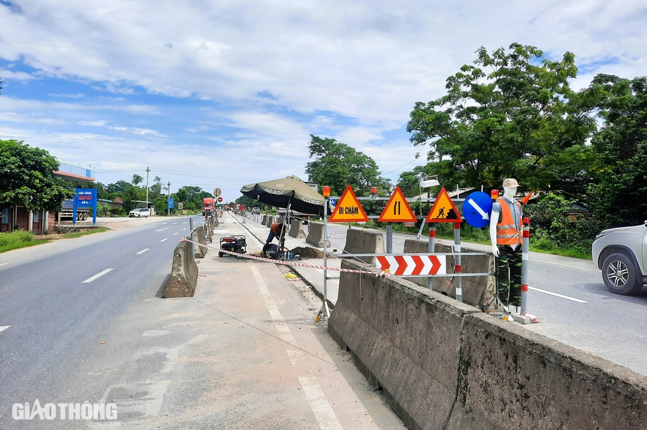 Vì sao nhiều đoạn thuộc dự án điện chiếu sáng quốc lộ qua Hải Lăng vẫn trơ móng trụ?- Ảnh 4.