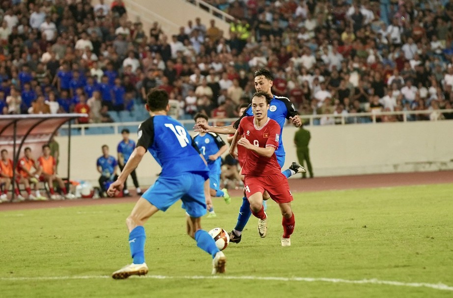 Việt Nam vs Philippines: Chiến thắng cảm xúc trong ngày ra mắt HLV Kim Sang-sik - Ảnh 4. Việt Nam vs Philippines: Chiến thắng cảm xúc trong ngày ra mắt HLV Kim Sang-sik - Ảnh 4.
