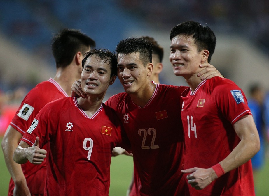 Việt Nam vs Philippines: Chiến thắng cảm xúc trong ngày ra mắt HLV Kim Sang-sik - Ảnh 1. Việt Nam vs Philippines: Chiến thắng cảm xúc trong ngày ra mắt HLV Kim Sang-sik - Ảnh 1.