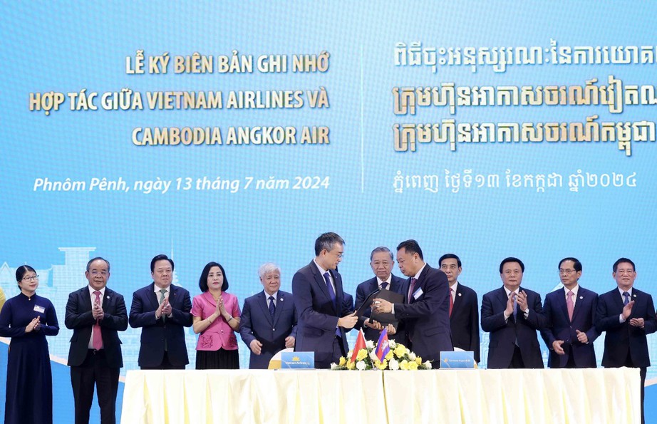 Vietnam Airlines mở đường bay thẳng Hà Nội - Phnom Penh- Ảnh 2.