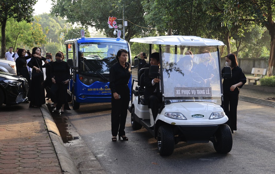 Người dân xếp hàng quét mã QR vào viếng Tổng Bí thư Nguyễn Phú Trọng- Ảnh 11. Người dân xếp hàng quét mã QR vào viếng Tổng Bí thư Nguyễn Phú Trọng- Ảnh 11.