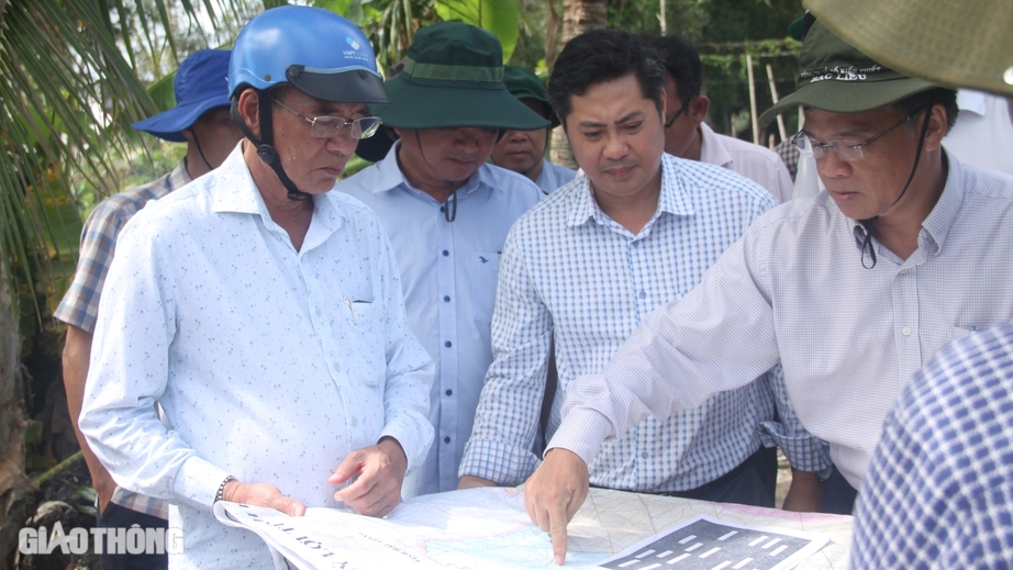 Bí thư Bạc Liêu: Khẩn trương hỗ trợ, không để người dân ở lại điểm sạt lở- Ảnh 1.