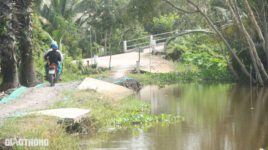 Bí thư Bạc Liêu: Khẩn trương hỗ trợ, không để người dân ở lại điểm sạt lở- Ảnh 2.