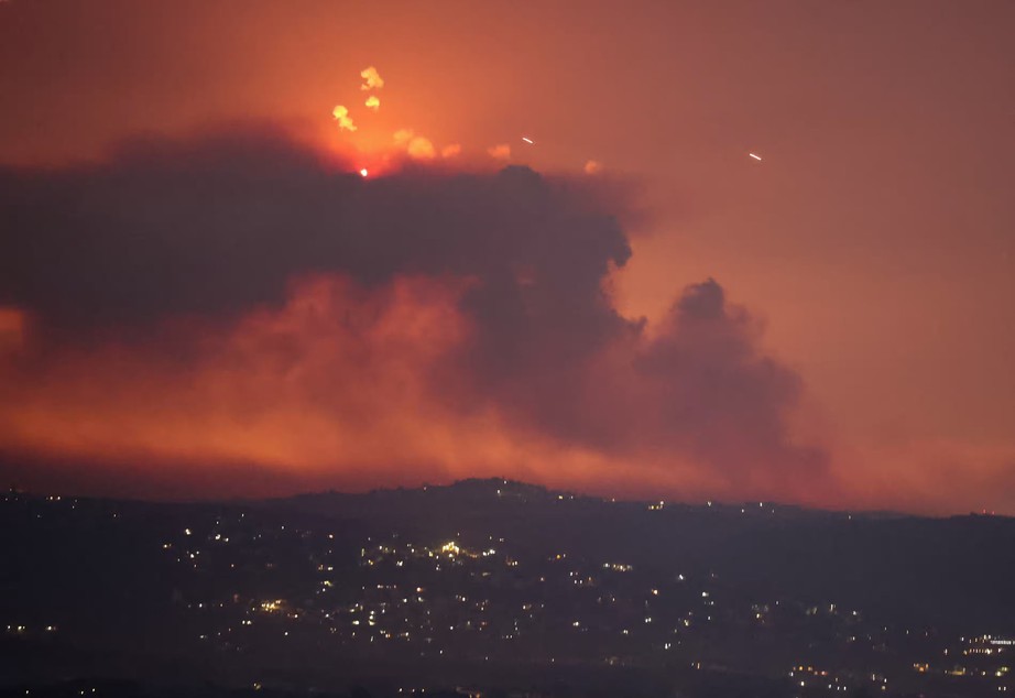 Israel không kích Lebanon, đáp trả cuộc đột kích của Hezbollah- Ảnh 1.