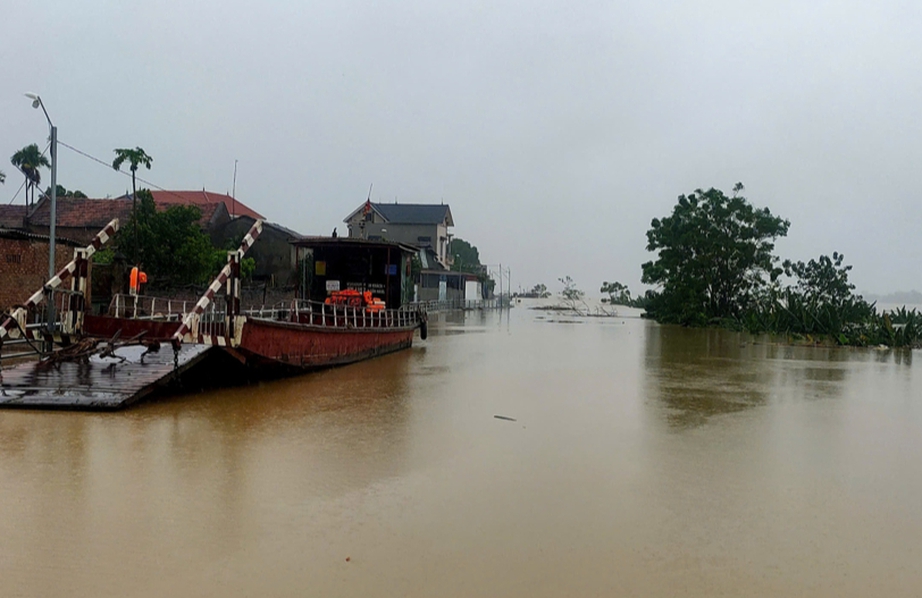 Hà Nội tạm dừng hoạt động bến khách ngang sông ở Ba Vì- Ảnh 1.