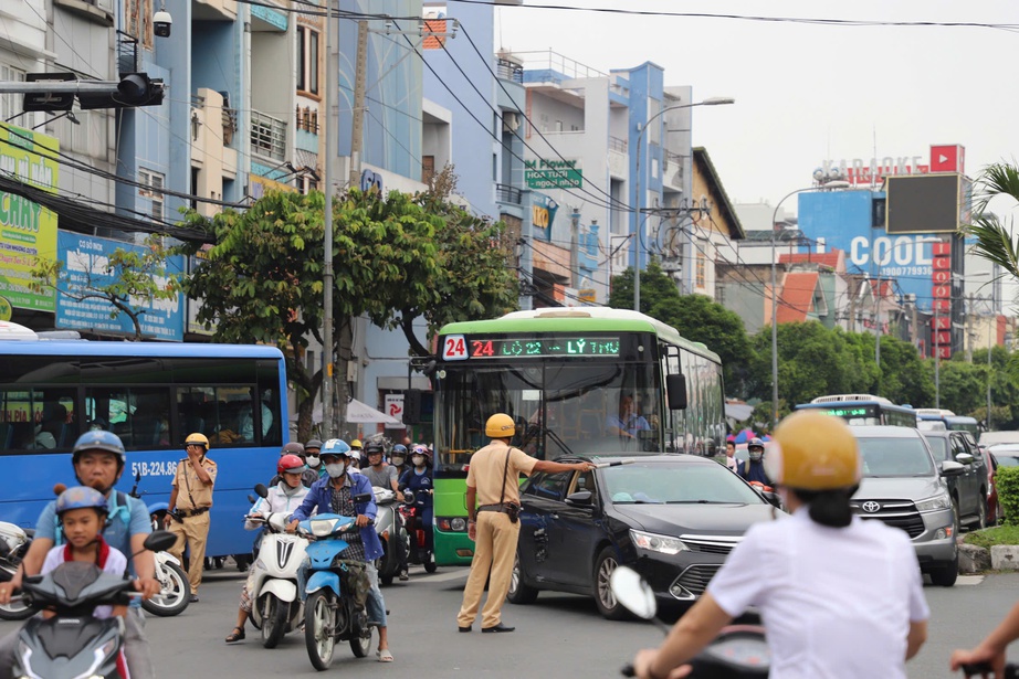 Va chạm với xe tải, người đàn ông đi xe đạp tử vong tại chỗ- Ảnh 7.