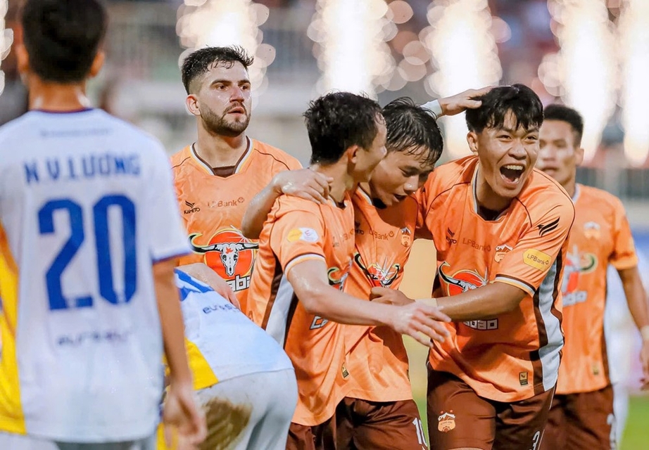 V-League: HAGL tiếp tục thăng hoa, Bình Dương mất điểm đáng tiếc - Ảnh 1.