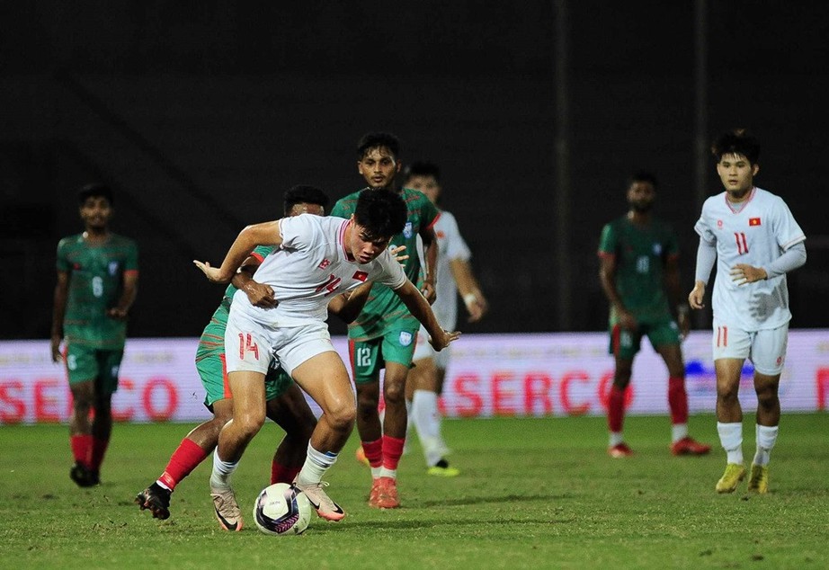 Vòng loại U20 châu Á: Thắng đậm Bangladesh, U20 Việt Nam vẫn mất ngôi đầu bảng - Ảnh 1.