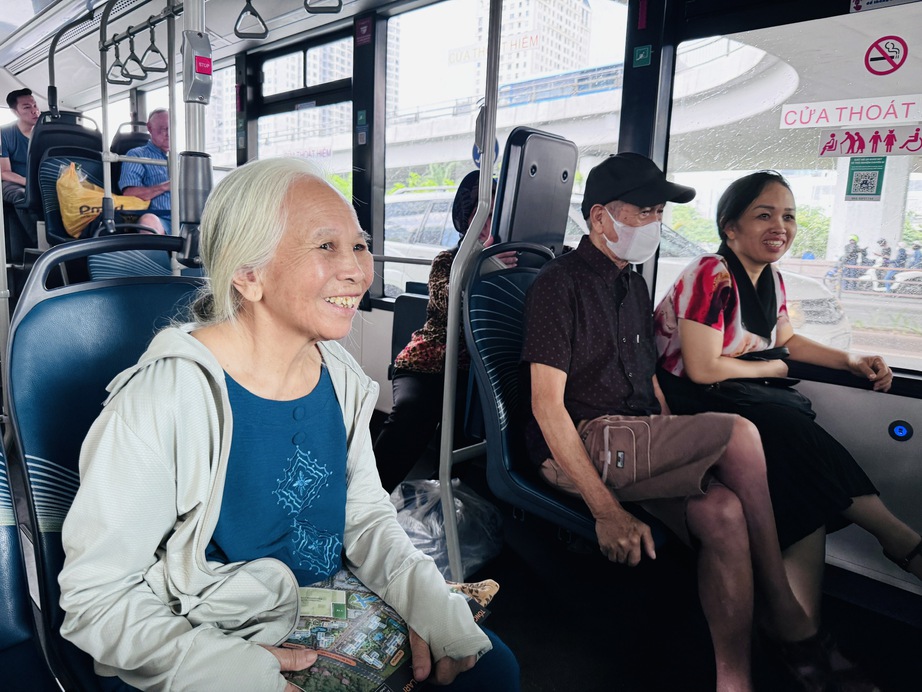 TP.HCM miễn vé xe buýt, metro lễ 2/9: Tri ân người dân, thúc đẩy giao thông công cộng- Ảnh 2. TP.HCM miễn vé xe buýt, metro lễ 2/9: Tri ân người dân, thúc đẩy giao thông công cộng- Ảnh 2.