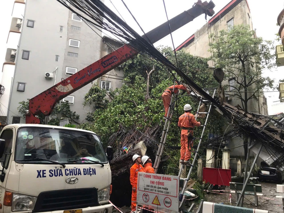 Căng mình xuyên đêm khắc phục sự cố điện cho Thủ đô- Ảnh 7. Căng mình xuyên đêm khắc phục sự cố điện cho Thủ đô- Ảnh 7.