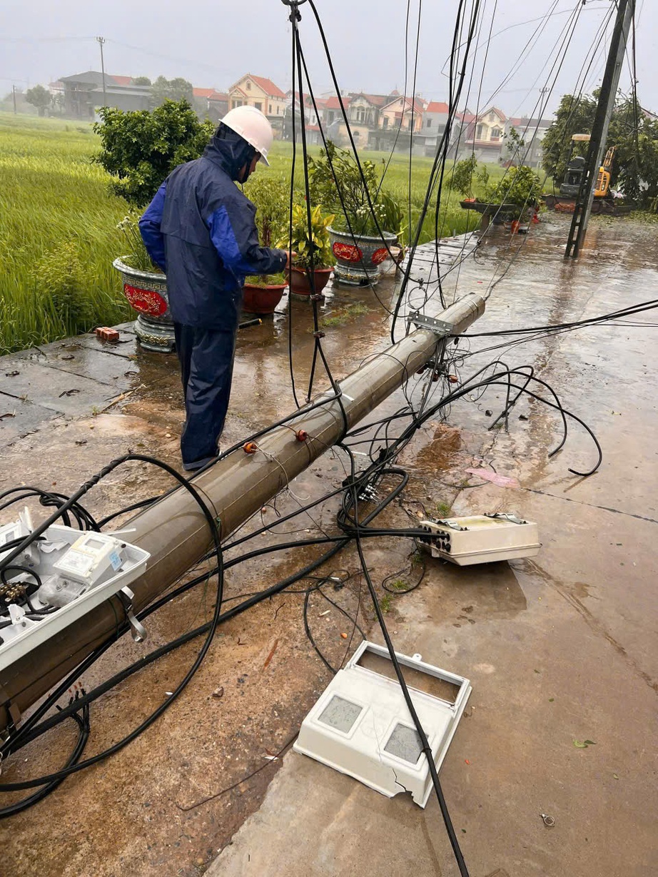 Căng mình xuyên đêm khắc phục sự cố điện cho Thủ đô- Ảnh 8. Căng mình xuyên đêm khắc phục sự cố điện cho Thủ đô- Ảnh 8.