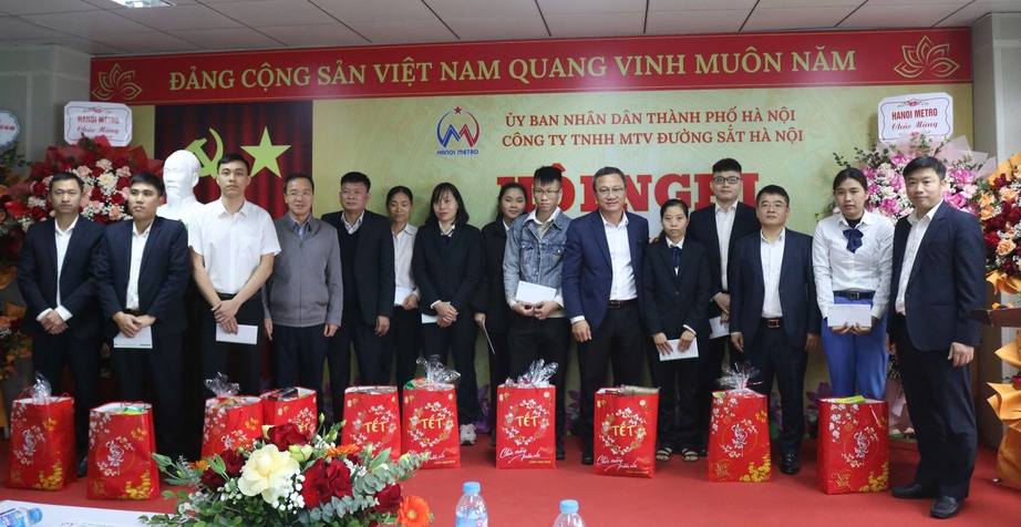 Metro Hà Nội đặt mục tiêu phục vụ hơn 19 triệu hành khách năm 2025- Ảnh 2.